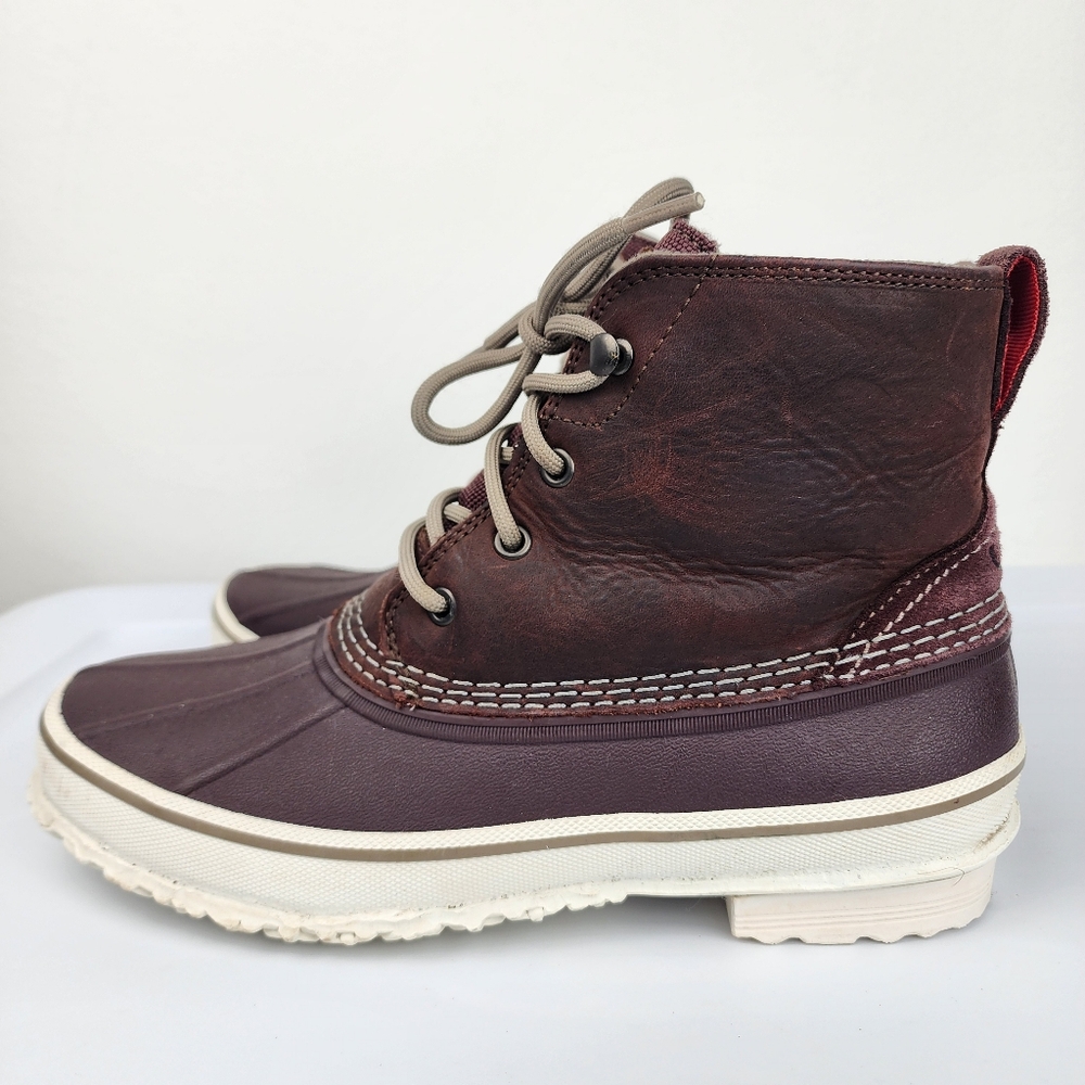 UGG Waterproof Leather Duck Boot Burgundy Men Size 7.5 - Picture 11 of 13